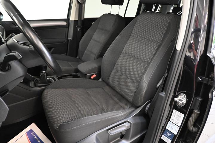 Sort VW Touran fra 2018