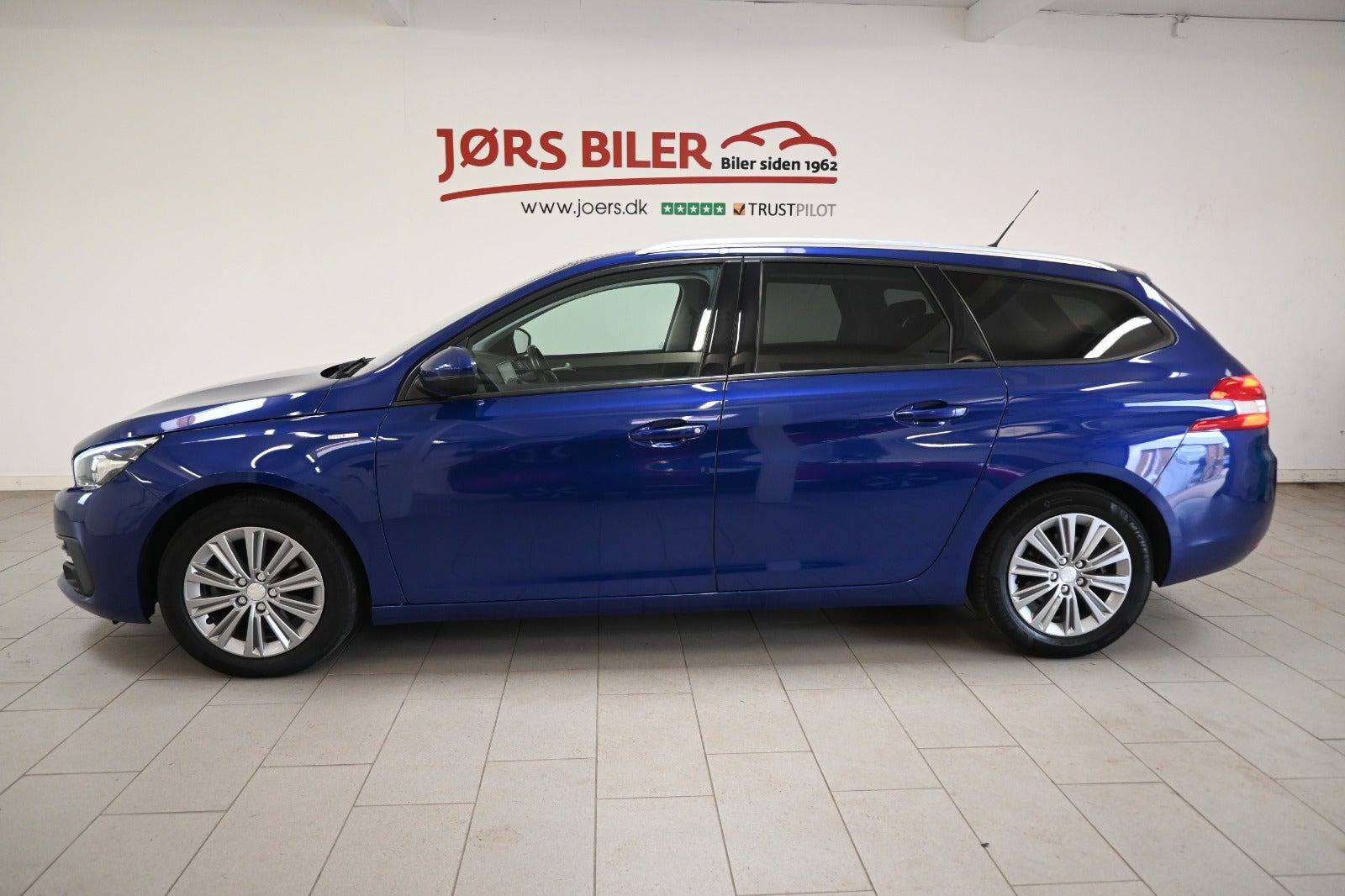 Blå Peugeot 308 fra 2019