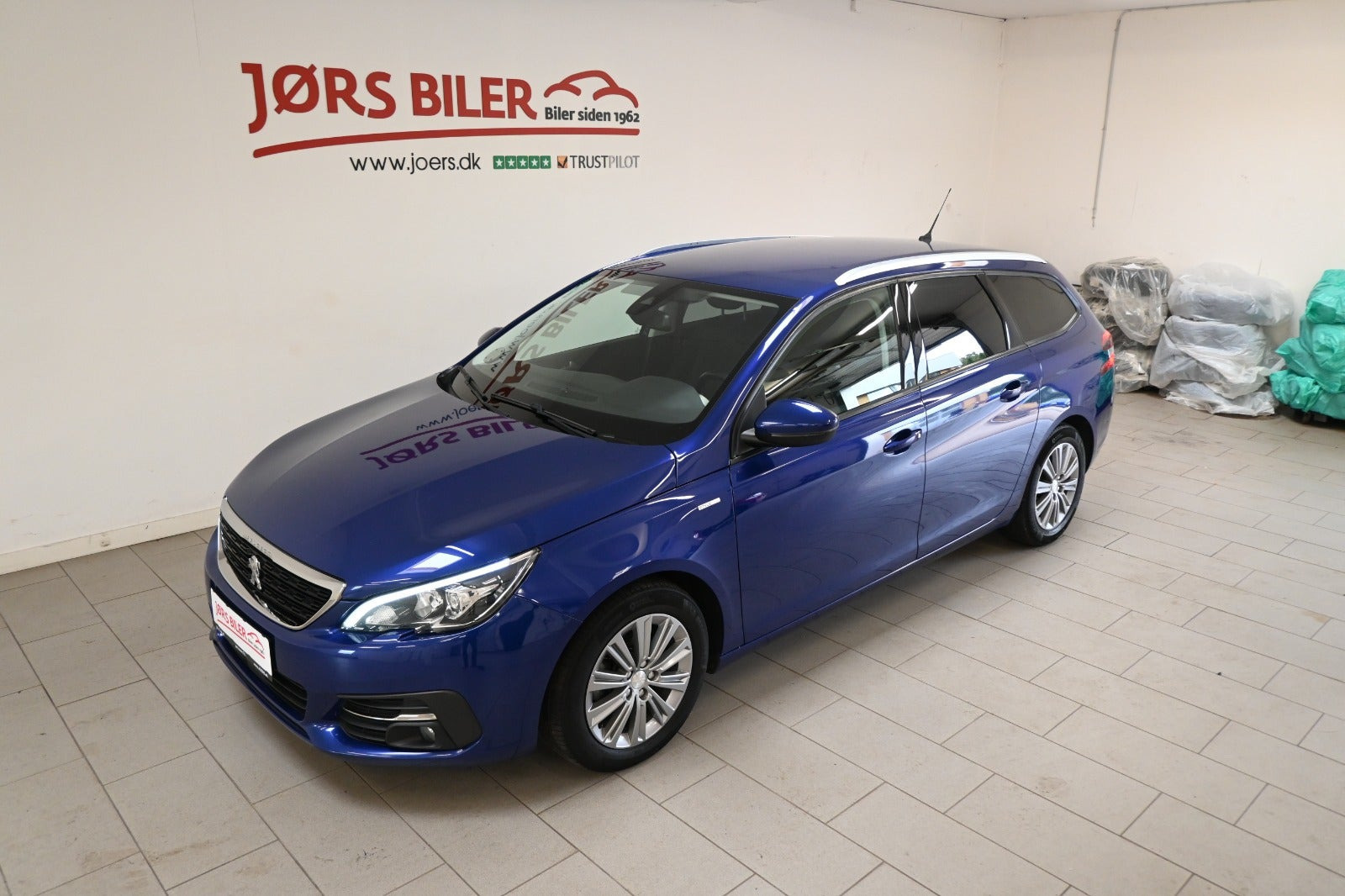 Blå Peugeot 308 fra 2019
