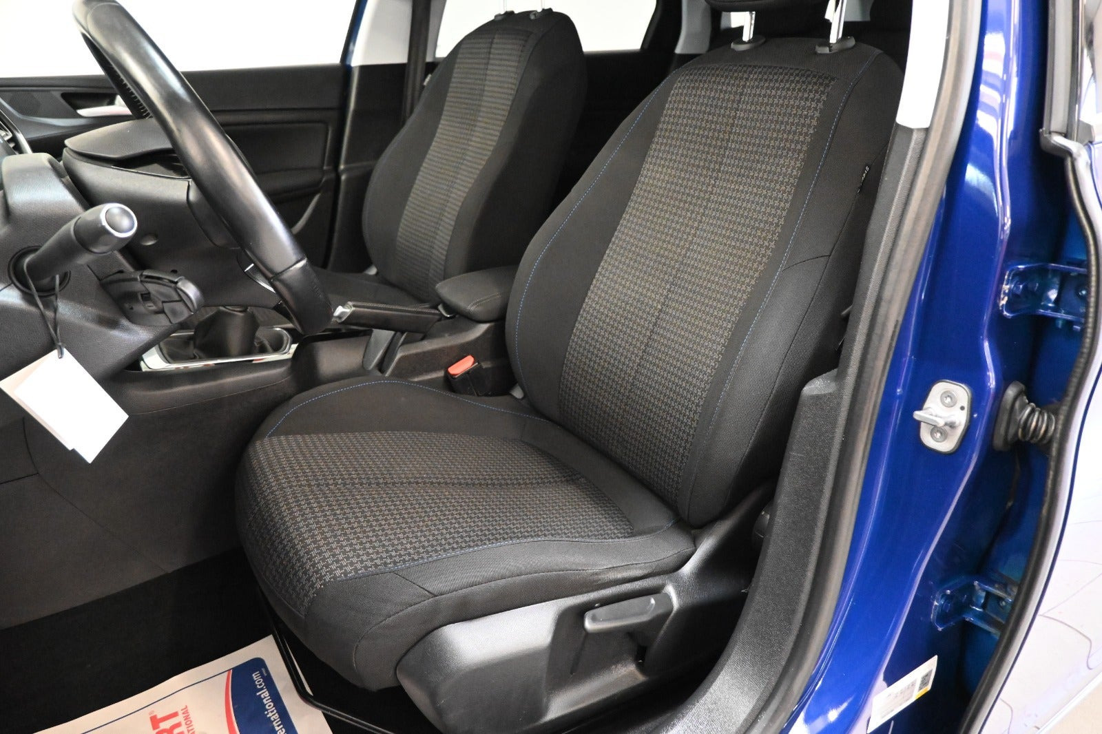 Blå Peugeot 308 fra 2019