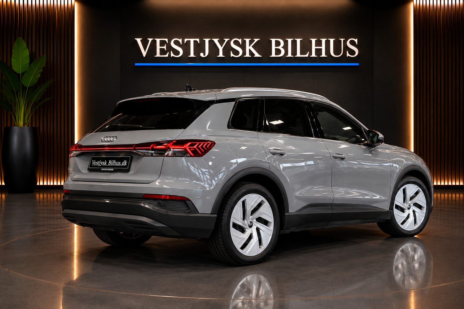 Gul Audi Q4 e-tron fra 2022