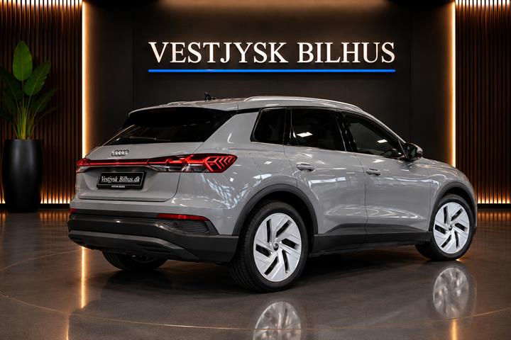 Gul Audi Q4 e-tron fra 2022