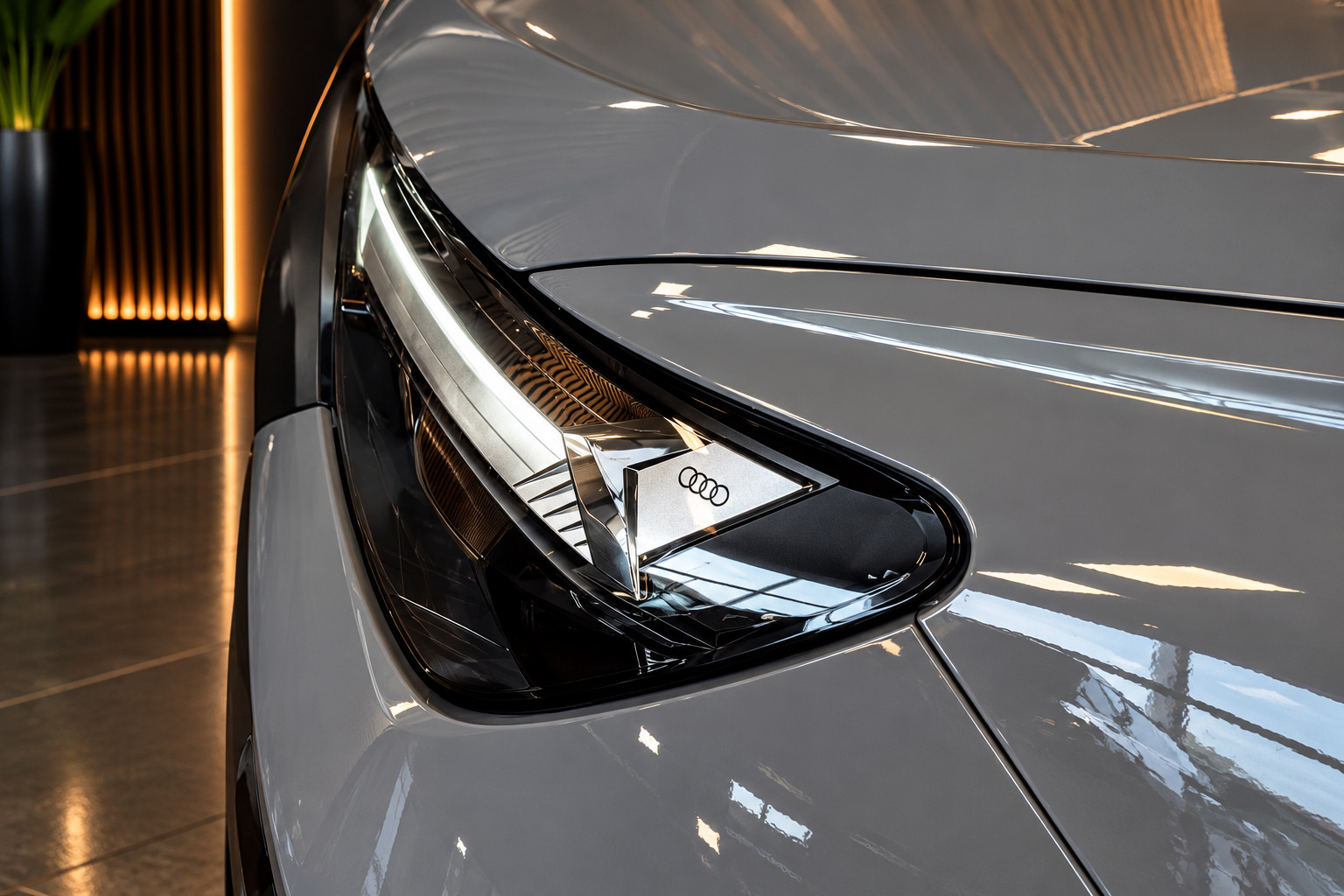 Gul Audi Q4 e-tron fra 2022