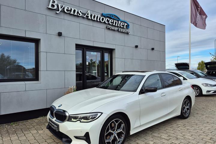 Hvid BMW 320i fra 2020