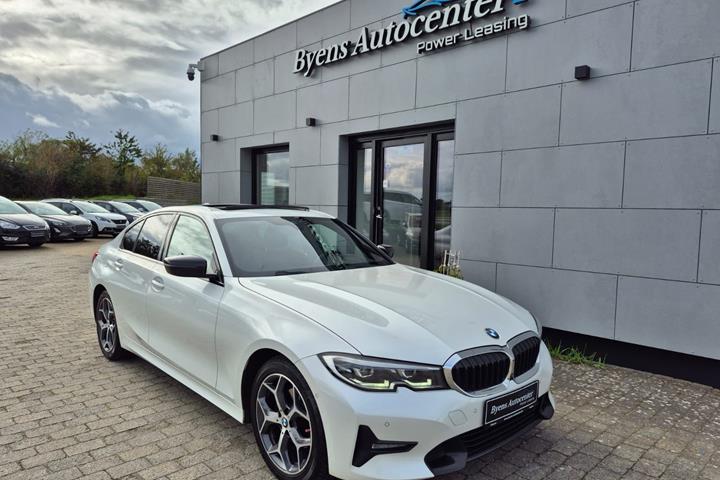Hvid BMW 320i fra 2020