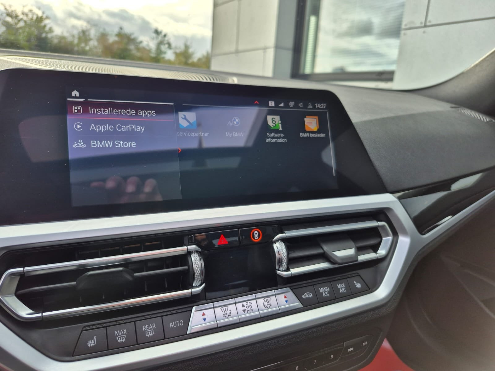 Hvid BMW 320i fra 2020