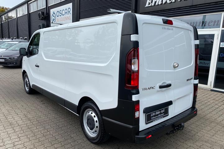 Hvid Renault Trafic T29 fra 2021