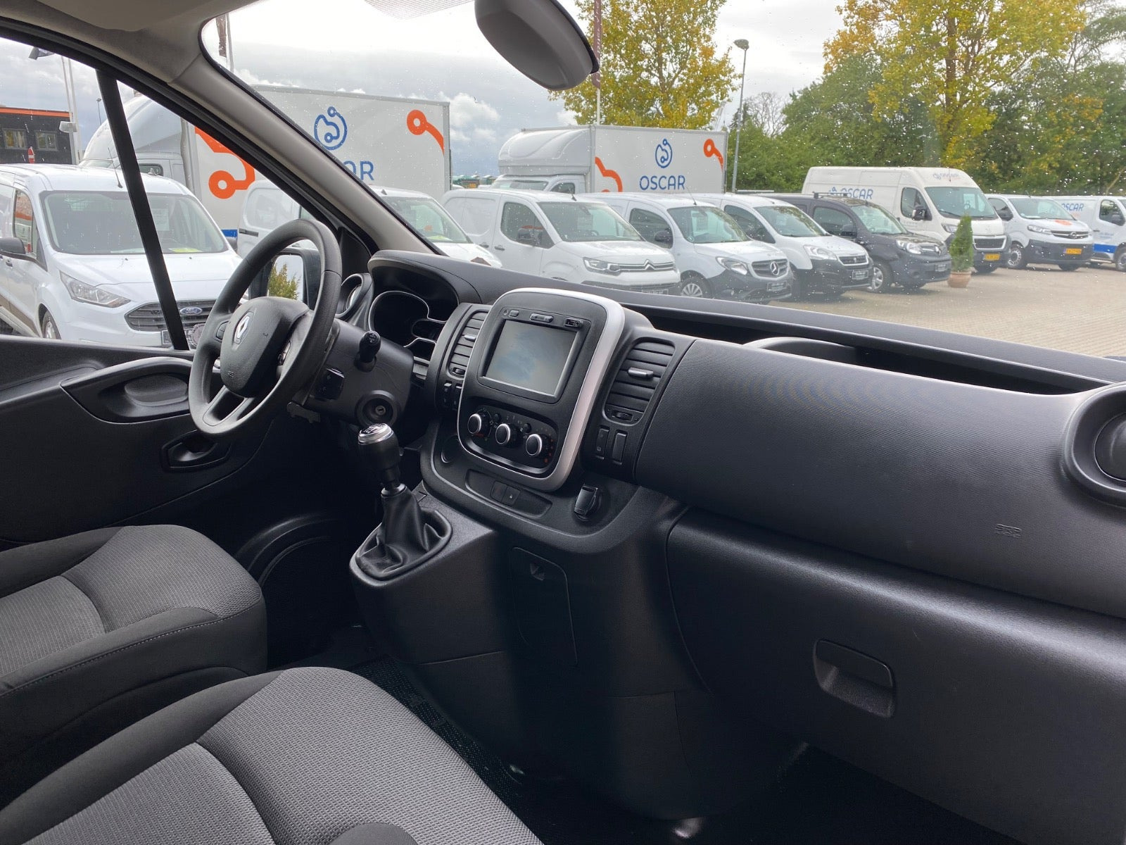 Hvid Renault Trafic T29 fra 2021