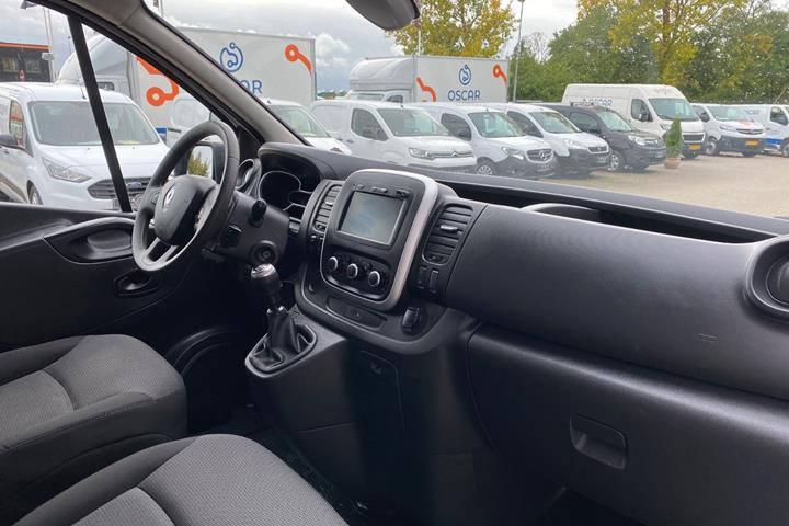 Hvid Renault Trafic T29 fra 2021