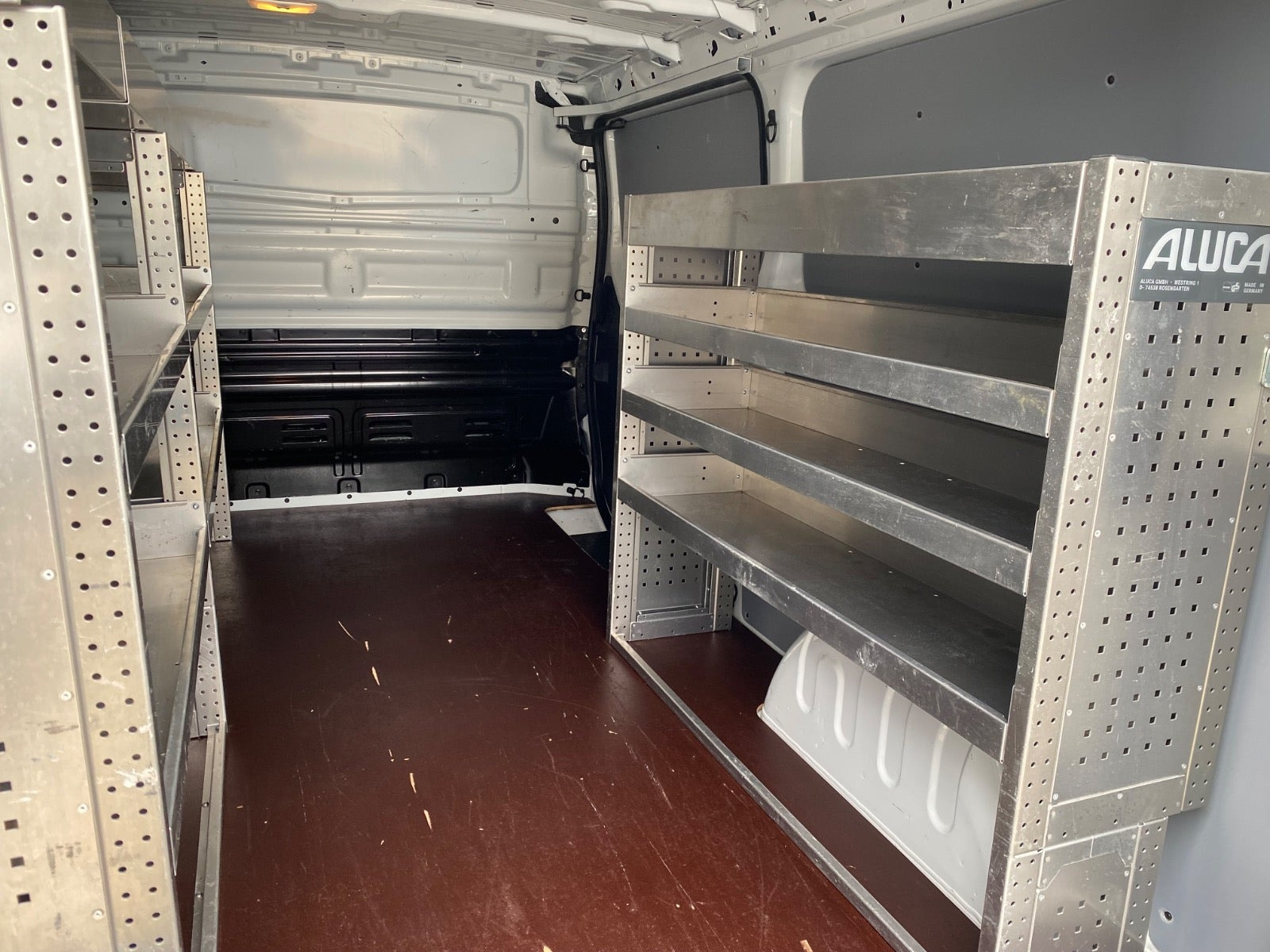 Hvid Renault Trafic T29 fra 2021