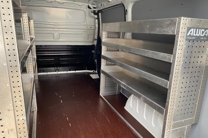 Hvid Renault Trafic T29 fra 2021
