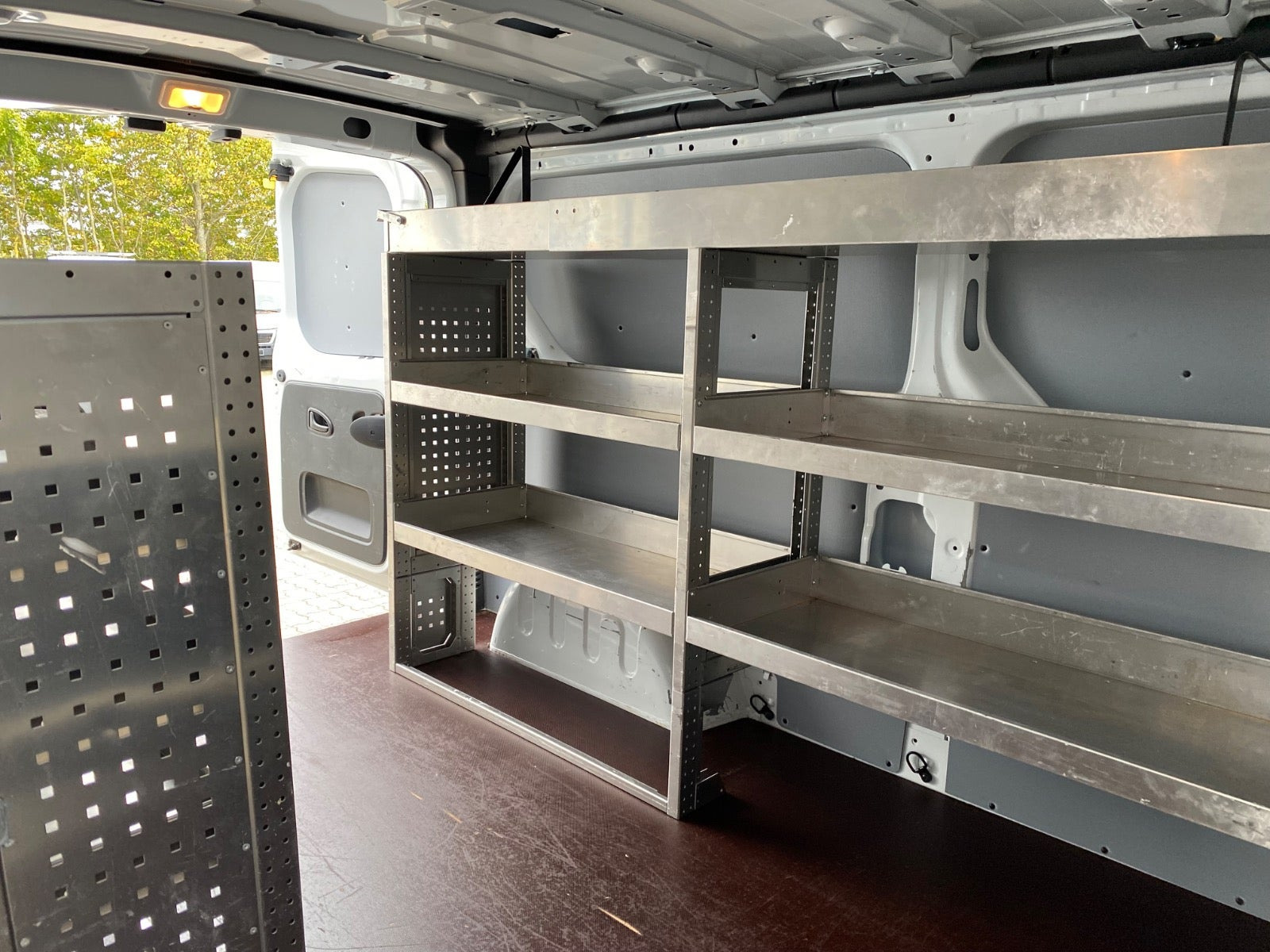 Hvid Renault Trafic T29 fra 2021