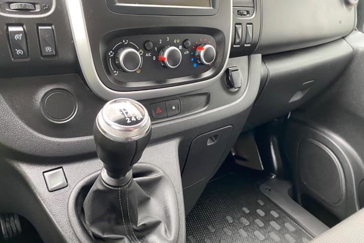 Hvid Renault Trafic T29 fra 2021