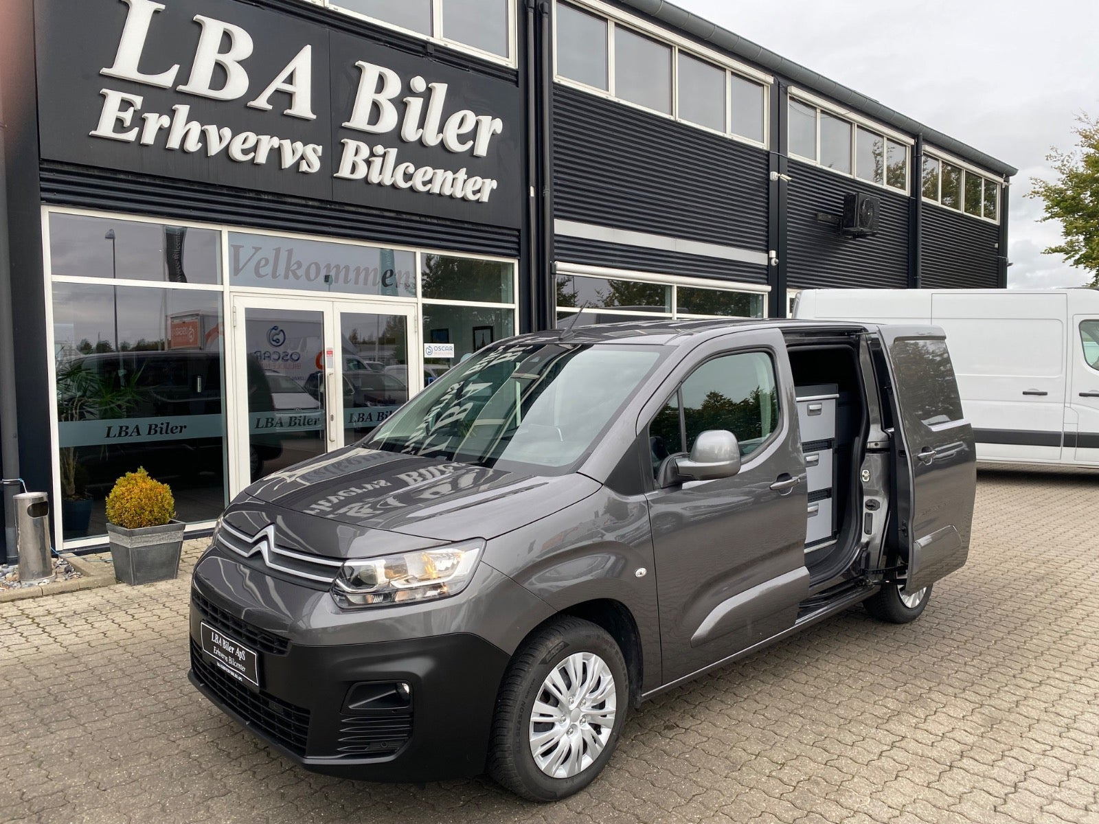 Grå Citroën Berlingo fra 2022