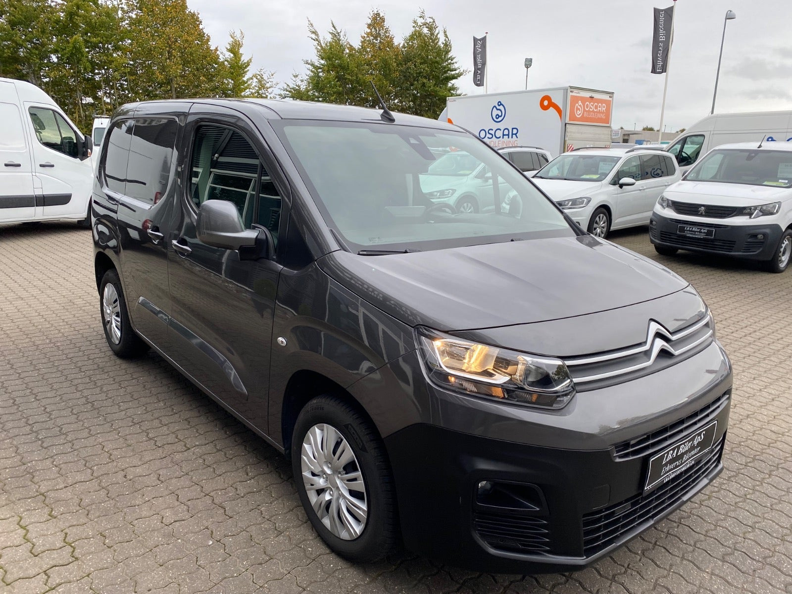Grå Citroën Berlingo fra 2022