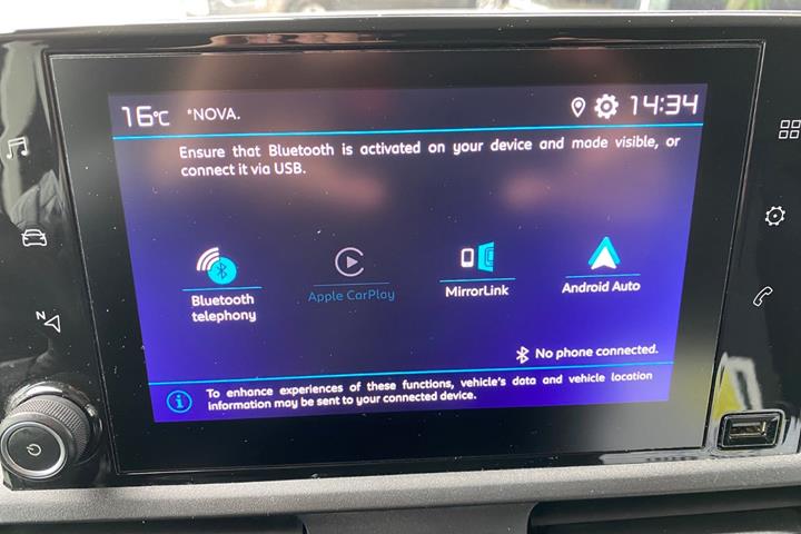 Grå Citroën Berlingo fra 2022