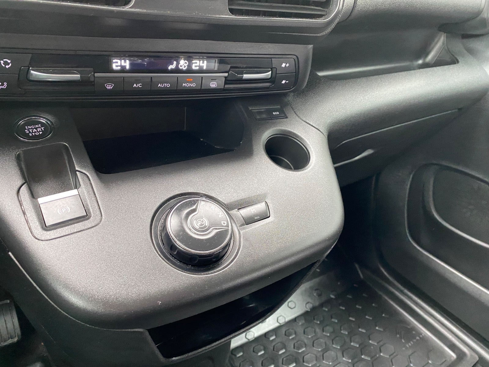 Grå Citroën Berlingo fra 2022