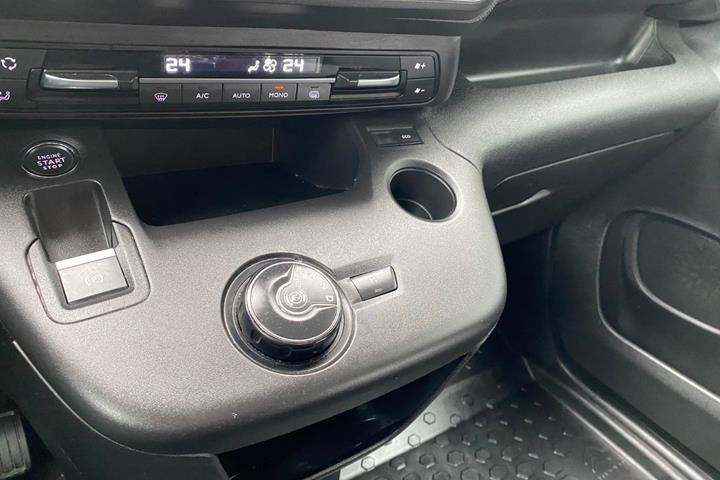 Grå Citroën Berlingo fra 2022