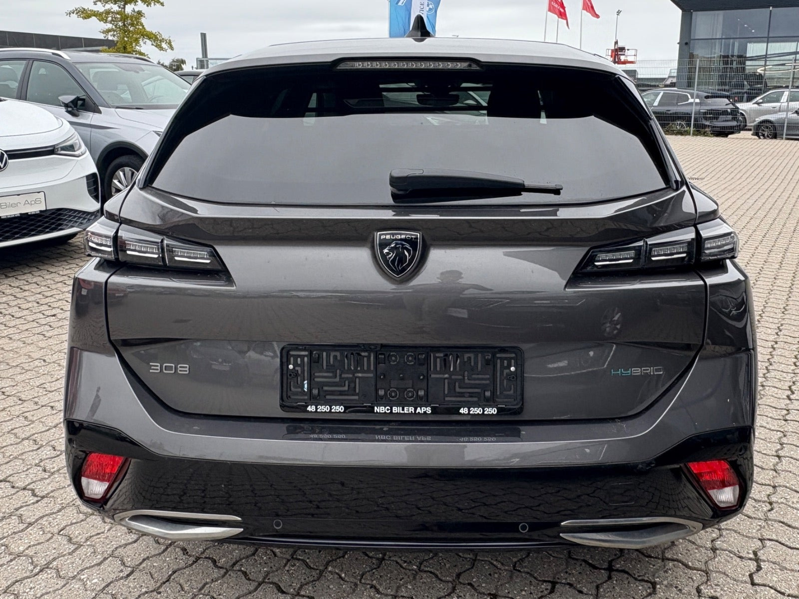 Grå Peugeot 308 fra 2022