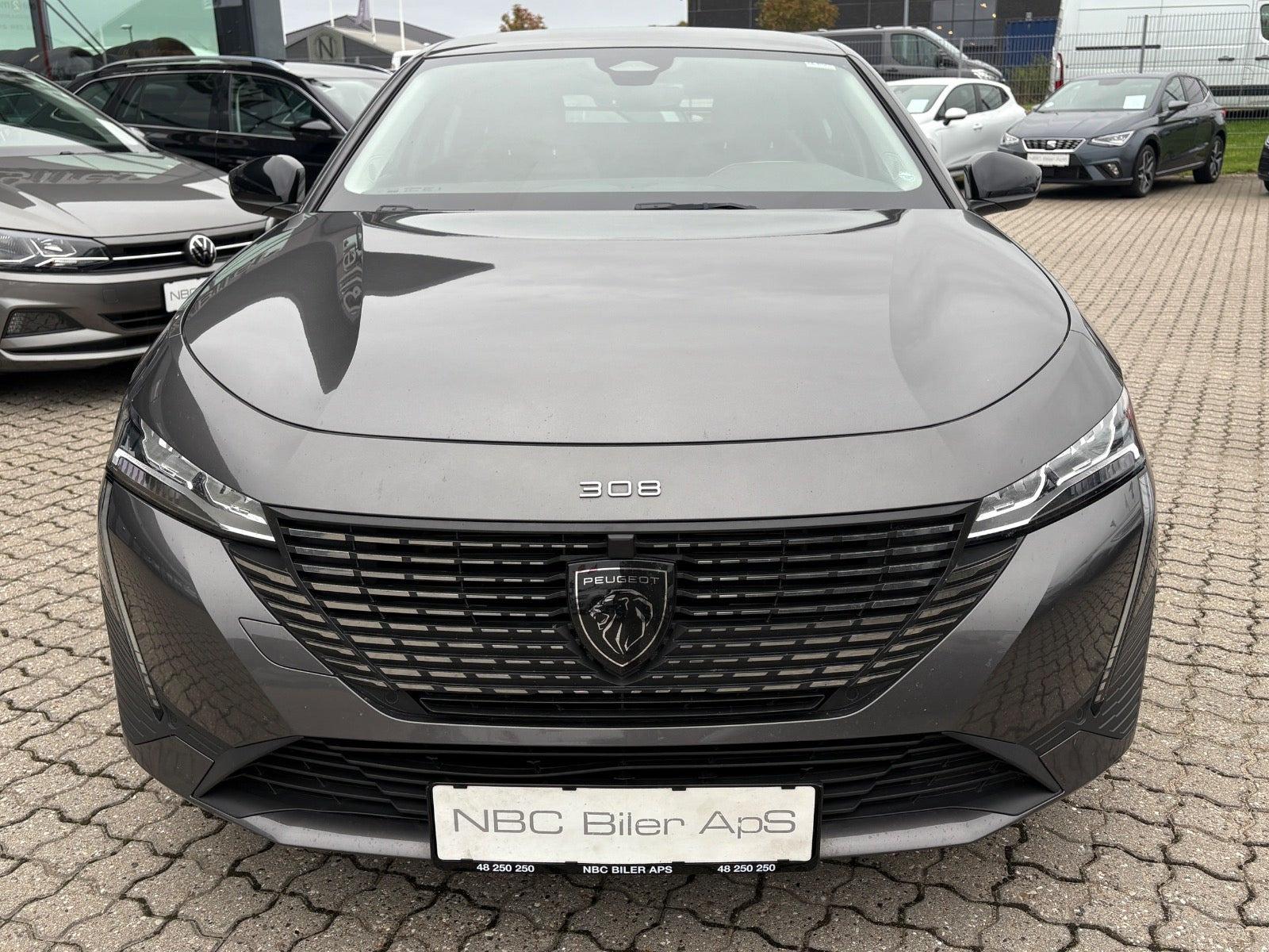 Grå Peugeot 308 fra 2022