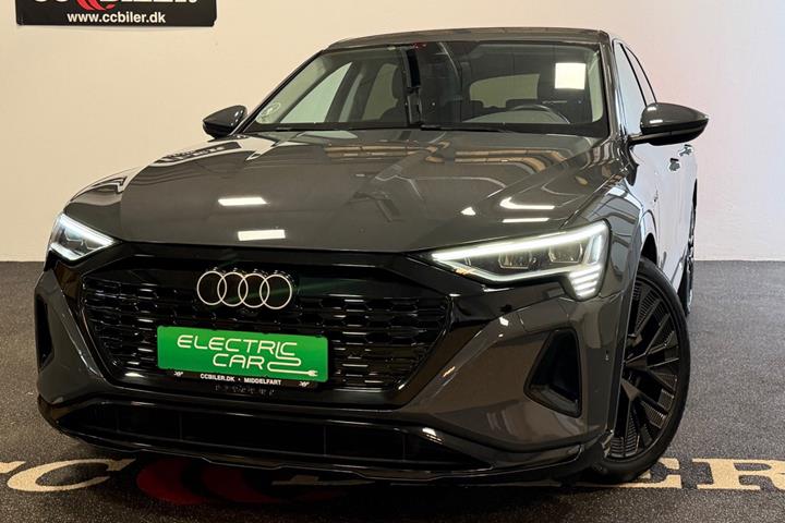 Grå Audi Q8 e-tron fra 2023