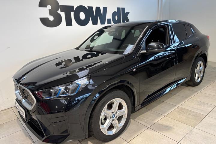 Sort BMW iX2 fra 2025 set udefra