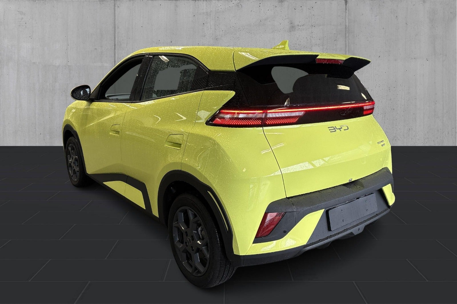 Gul BYD Dolphin Surf fra 2025