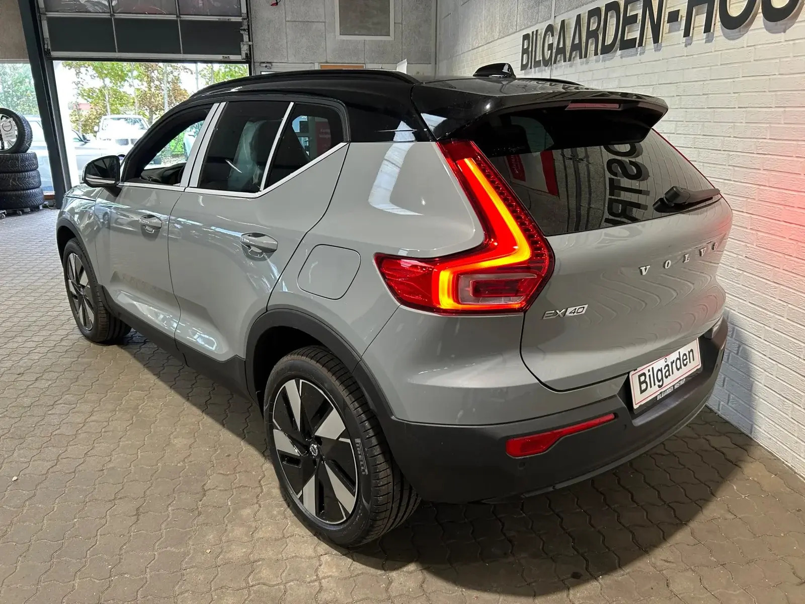 Grå Volvo EX40 fra 2026