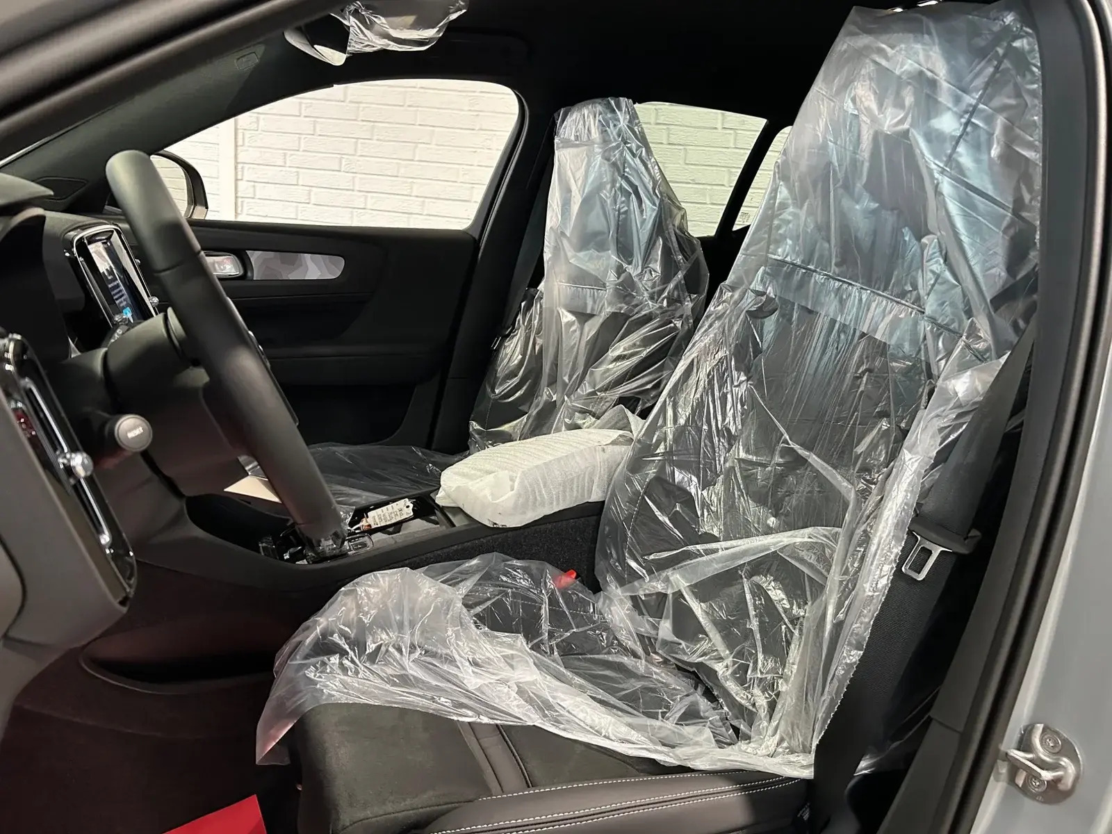 Grå Volvo EX40 fra 2026