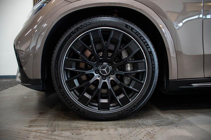 Brun Mercedes EQE43 SUV fra 2023