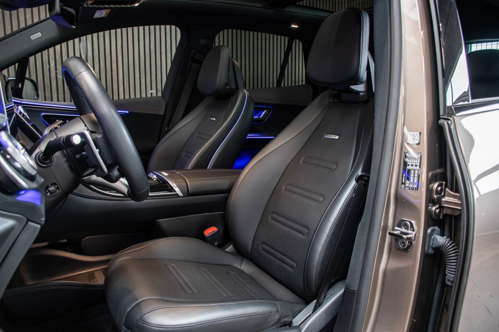 Brun Mercedes EQE43 SUV fra 2023