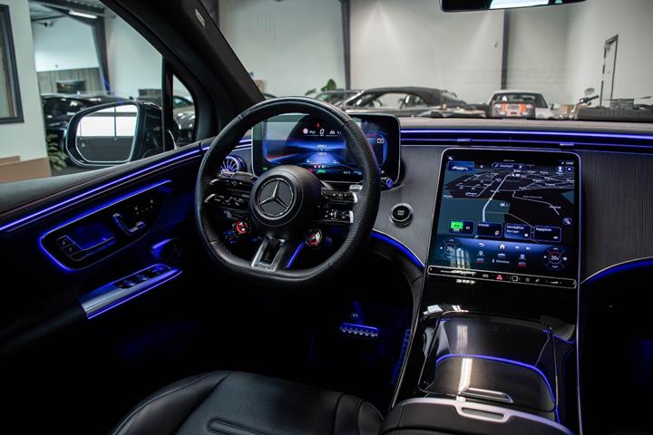 Brun Mercedes EQE43 SUV fra 2023