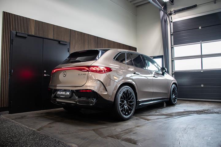 Brun Mercedes EQE43 SUV fra 2023