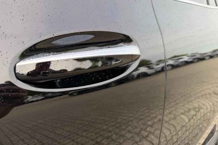 Sort Mercedes EQA250+ fra 2024