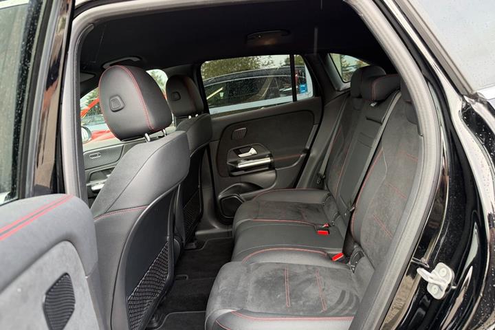 Sort Mercedes EQA250+ fra 2024
