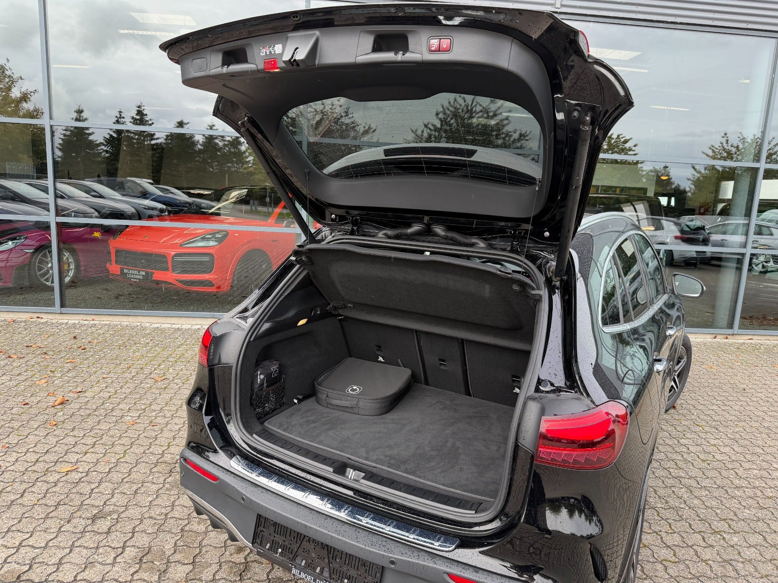 Sort Mercedes EQA250+ fra 2024