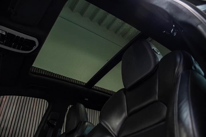 Sort Porsche Cayenne GTS fra 2013