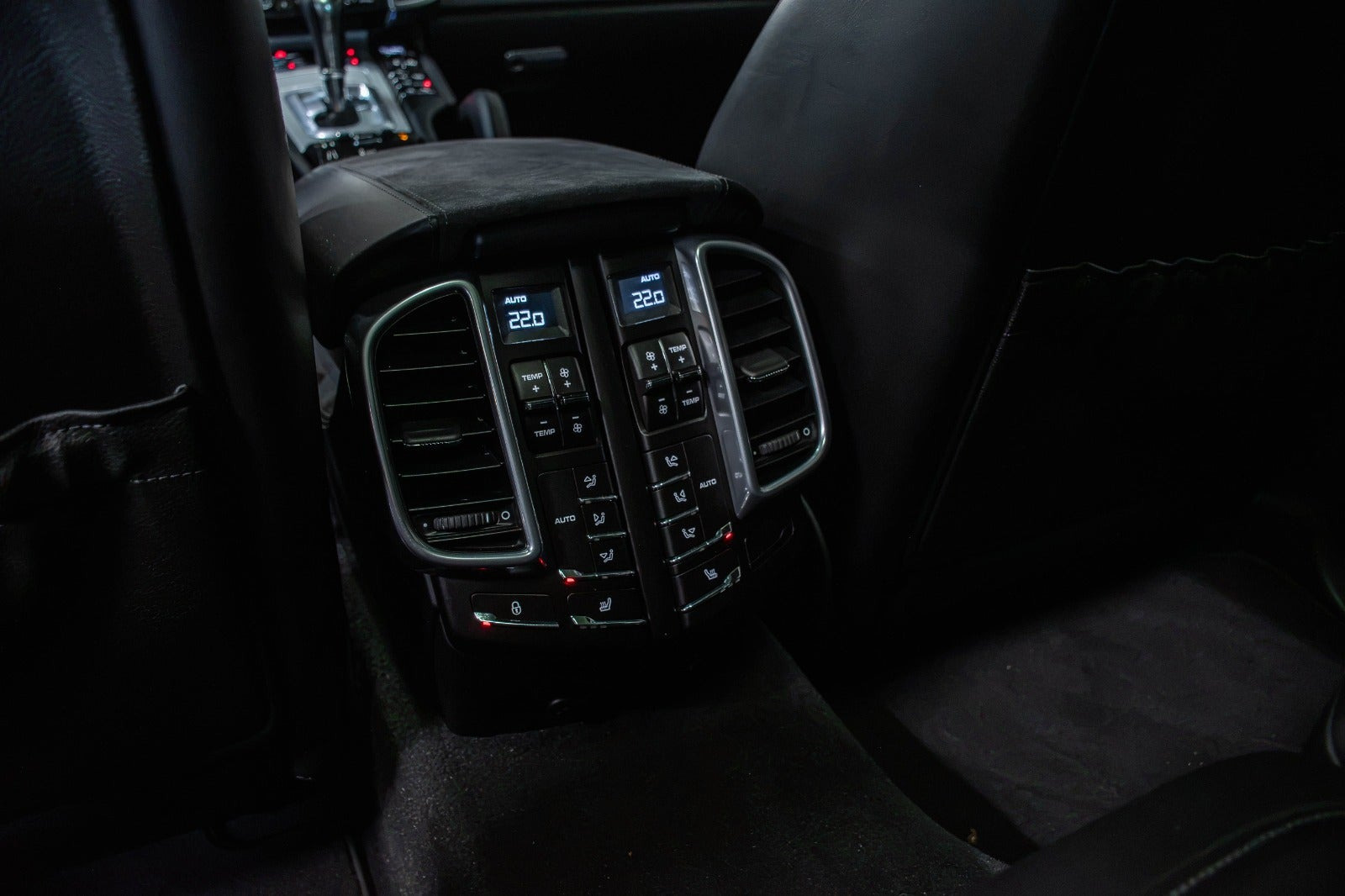 Sort Porsche Cayenne GTS fra 2013
