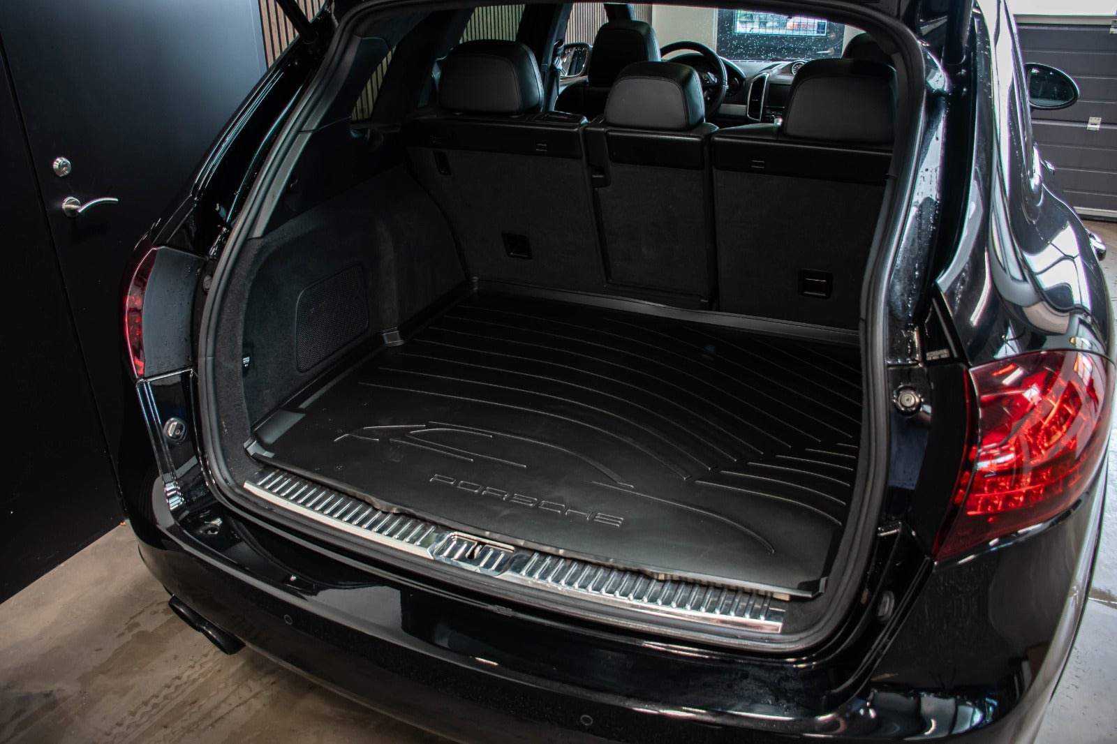 Sort Porsche Cayenne GTS fra 2013
