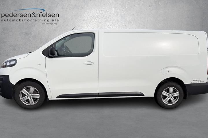 Hvid Opel Vivaro fra 2021