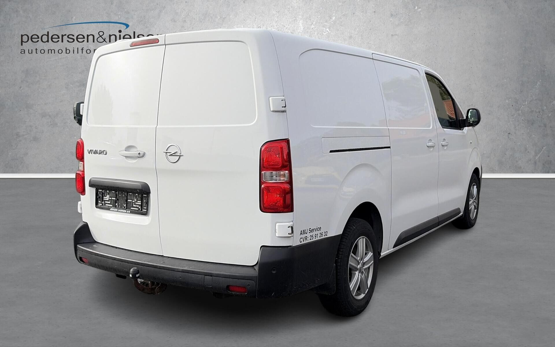 Hvid Opel Vivaro fra 2021