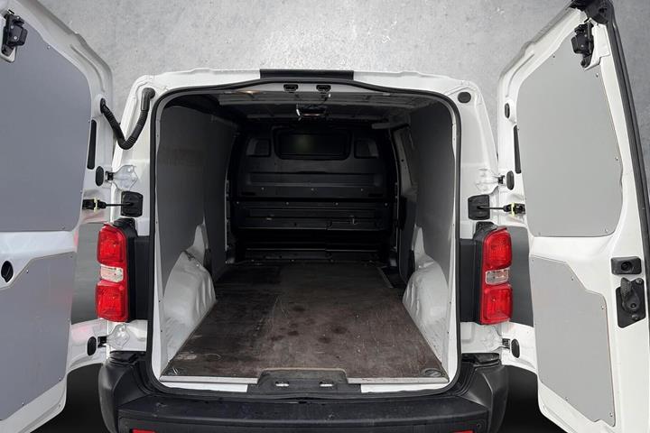 Hvid Opel Vivaro fra 2021
