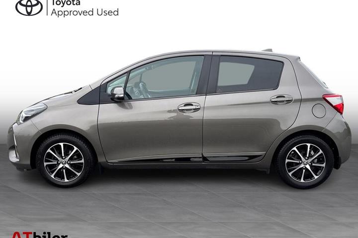 Bronze Toyota Yaris fra 2020