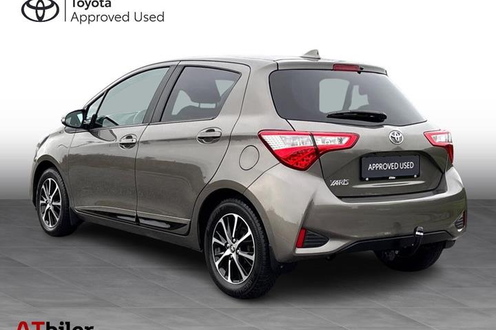 Bronze Toyota Yaris fra 2020