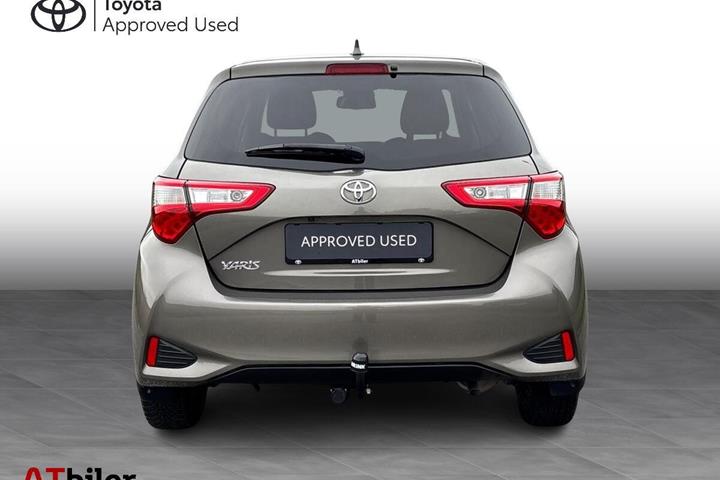 Bronze Toyota Yaris fra 2020