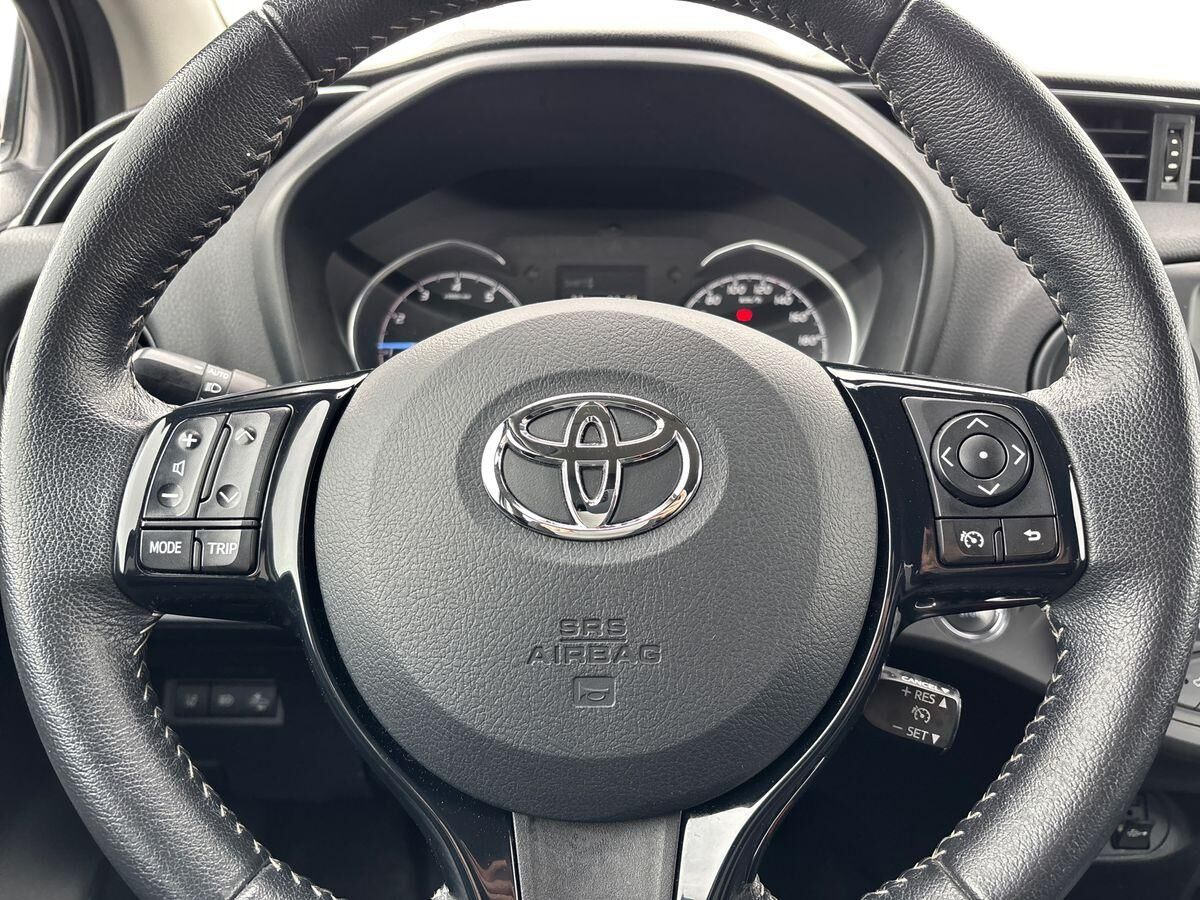Bronze Toyota Yaris fra 2020