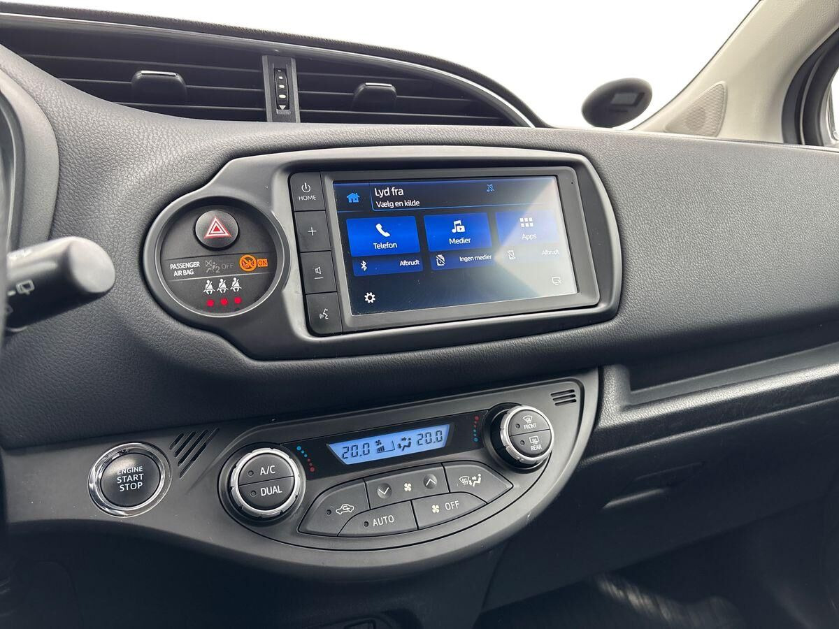 Bronze Toyota Yaris fra 2020