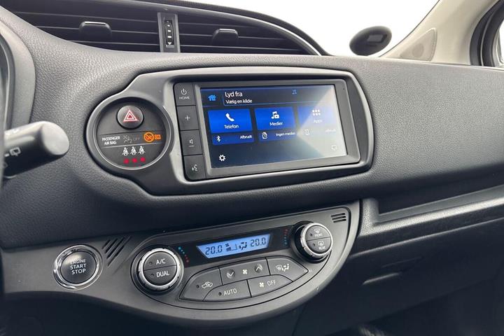 Bronze Toyota Yaris fra 2020
