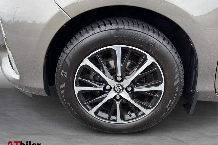 Bronze Toyota Yaris fra 2020