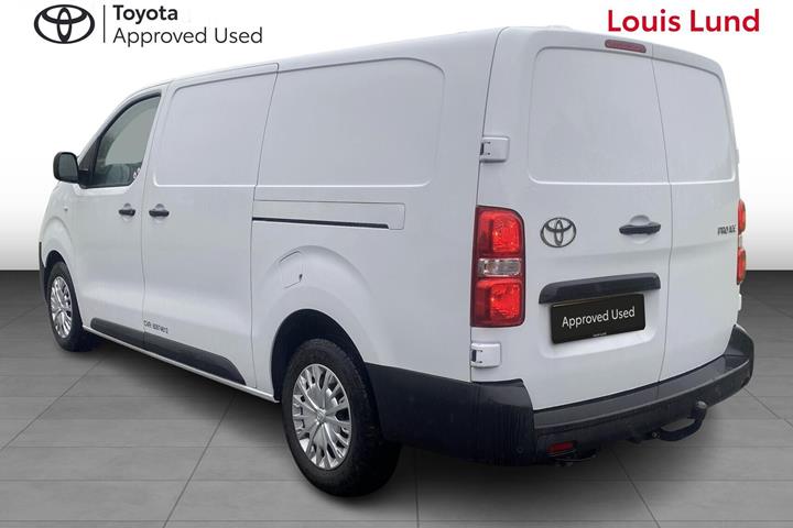 Hvid Toyota ProAce fra 2025